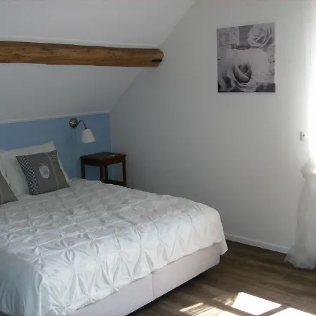 Bed Op De Reth 3*
